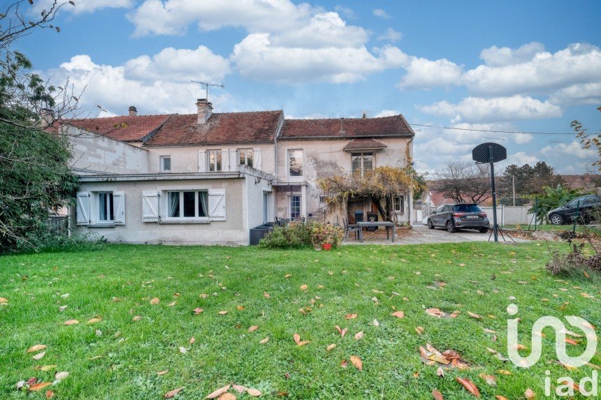 Traditional house 5 rooms of 150 m² in Nanteuil-lès-Meaux (77100)