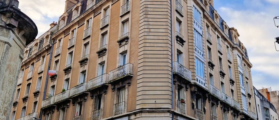 Apartment 6 rooms of 186 m² in Poitiers (86000)