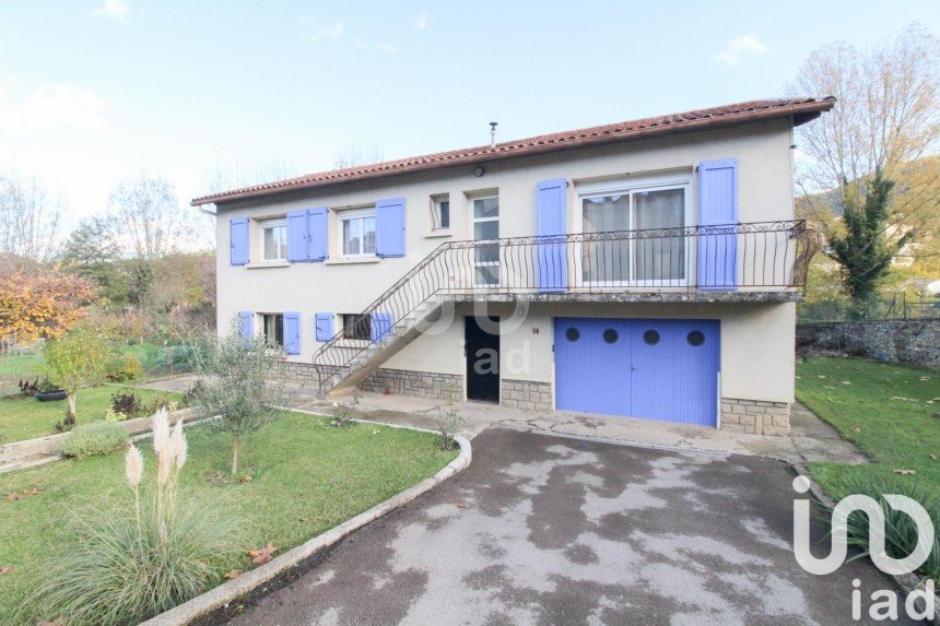 House 9 rooms of 170 m² in Saint-Georges-de-Luzençon (12100)