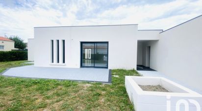 Architect house 4 rooms of 108 m² in Chaillevette (17890)