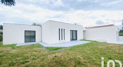 Architect house 4 rooms of 108 m² in Chaillevette (17890)