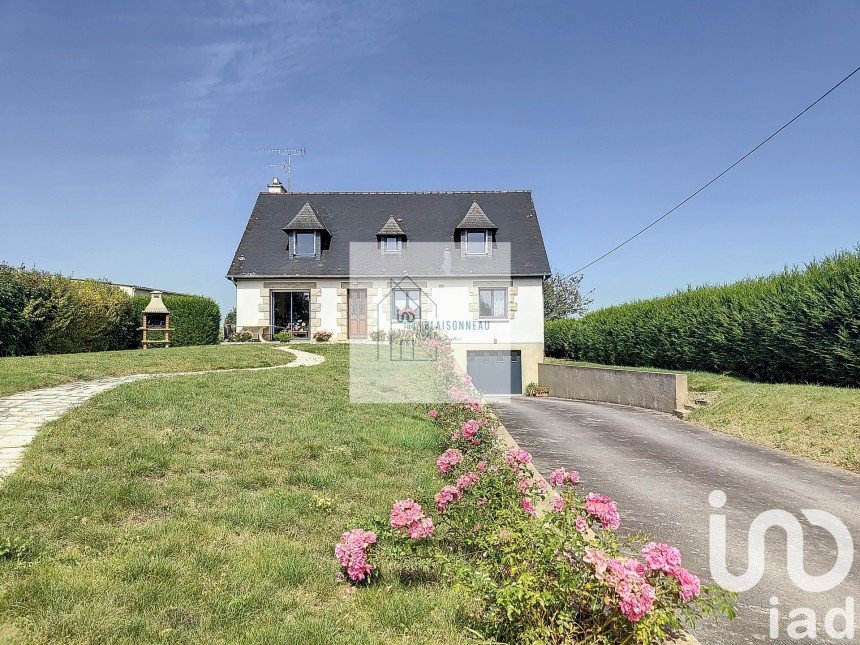 Maison traditionnelle 6 pièces de 160 m² à Val-d'Izé (35450)