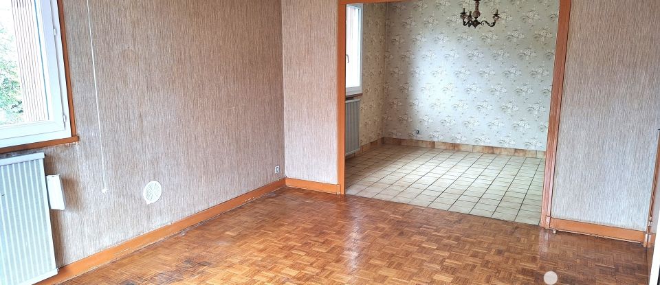 House 5 rooms of 132 m² in Sansac-de-Marmiesse (15130)