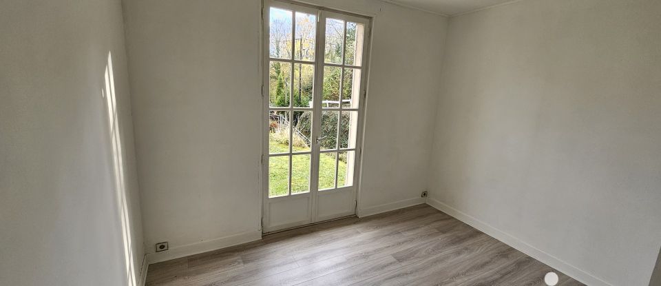 Traditional house 8 rooms of 160 m² in Parmain (95620)