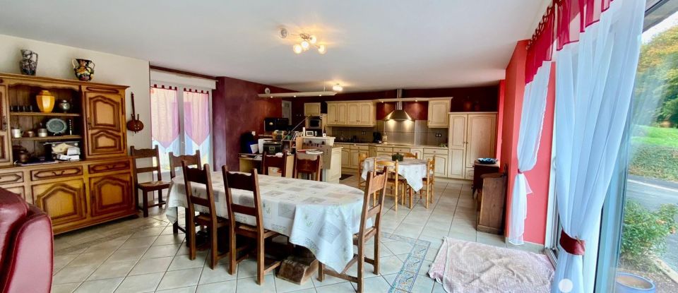 Longère 7 pièces de 164 m² à Laurenan (22230)