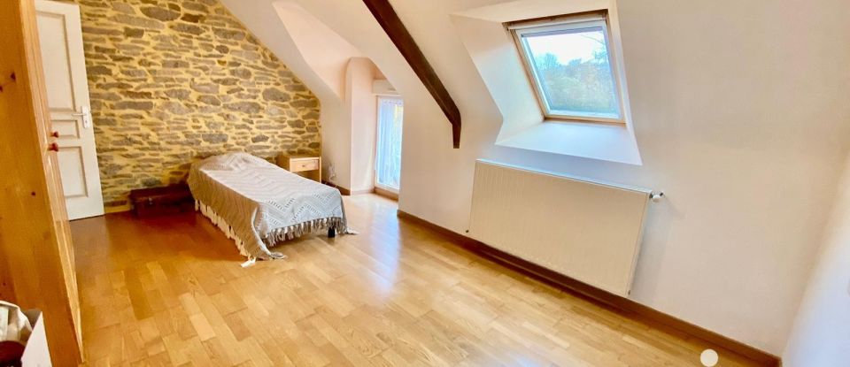 Longère 7 pièces de 164 m² à Laurenan (22230)