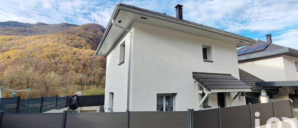 House 4 rooms of 88 m² in Tours-en-Savoie (73790)