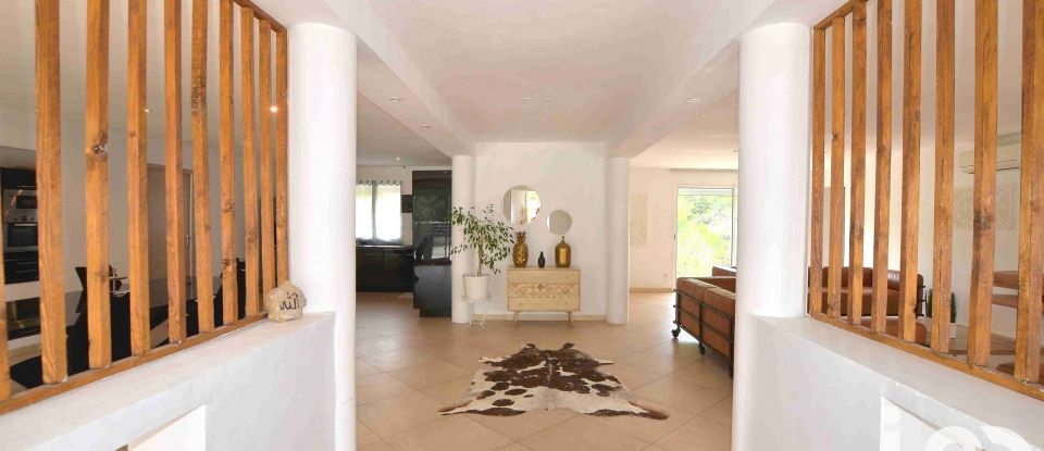 House 5 rooms of 184 m² in Beaucaire (30300)