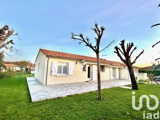 House 4 rooms of 85 m² in Izon (33450)