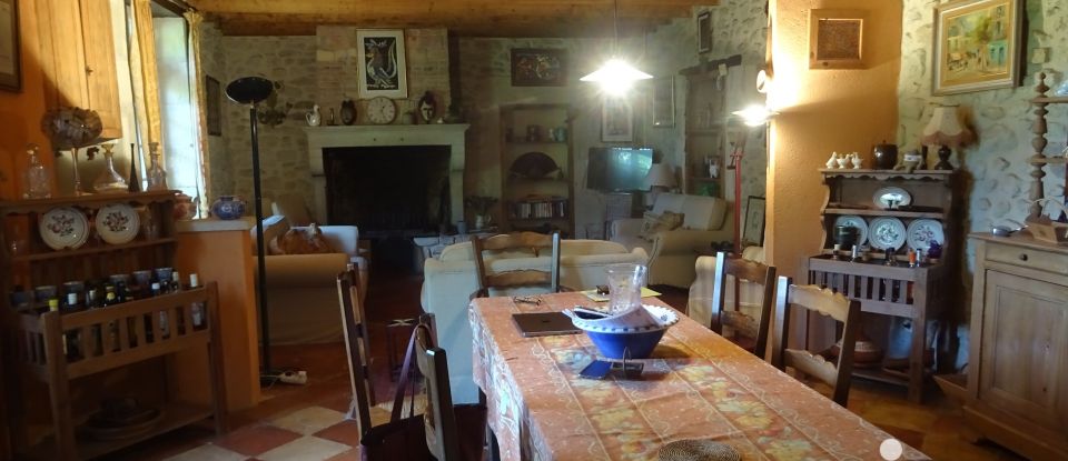 Estate 6 rooms of 163 m² in Caumont (33540)