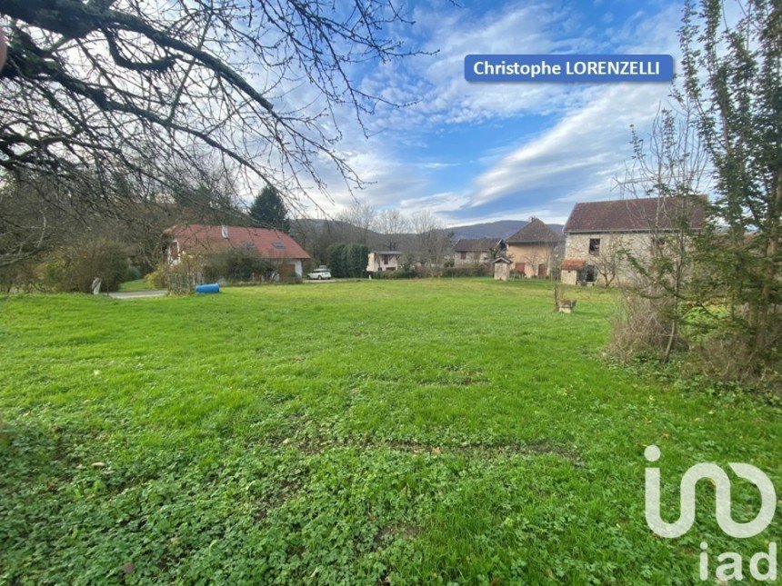 Land of 916 m² in Yenne (73170)