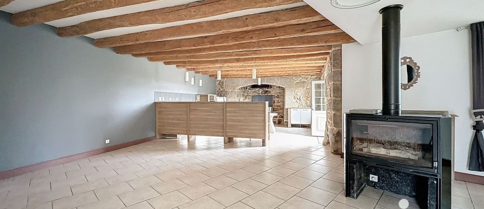 Maison traditionnelle 6 pièces de 190 m² à Albaret-le-Comtal (48310)