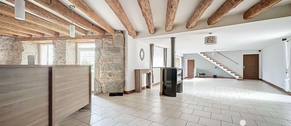 Maison traditionnelle 6 pièces de 190 m² à Albaret-le-Comtal (48310)