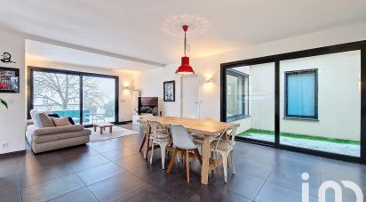 Architect house 5 rooms of 120 m² in Villecresnes (94440)