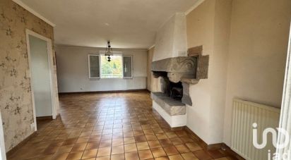 Traditional house 5 rooms of 115 m² in Saint-Goazec (29520)