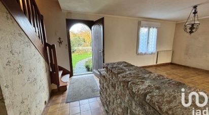 Traditional house 5 rooms of 115 m² in Saint-Goazec (29520)