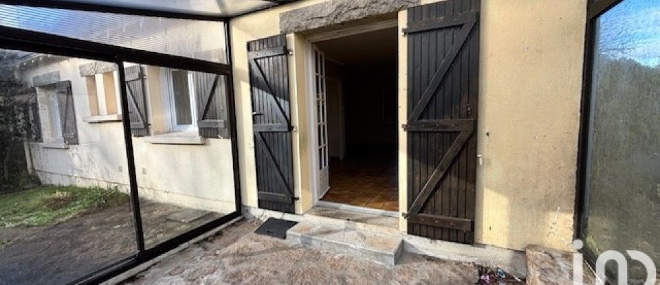 Traditional house 5 rooms of 115 m² in Saint-Goazec (29520)