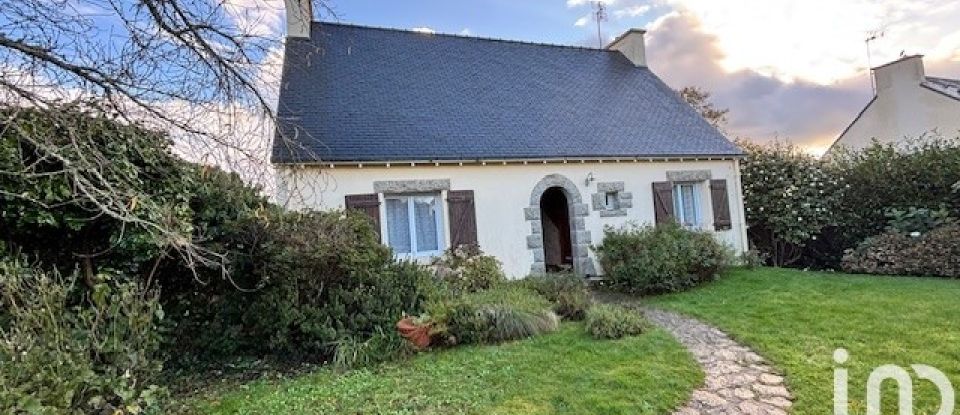 Traditional house 5 rooms of 115 m² in Saint-Goazec (29520)