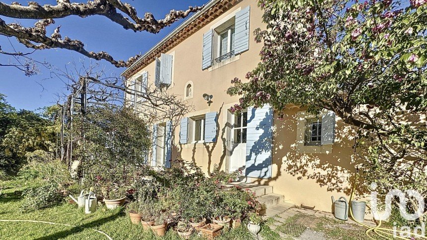 Traditional house 6 rooms of 140 m² in Barbentane (13570)