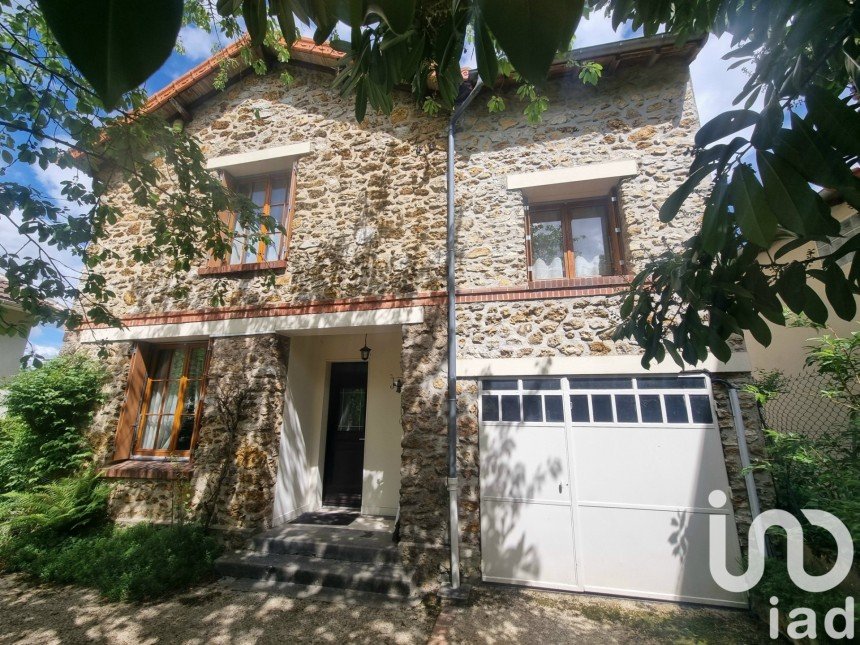 Traditional house 5 rooms of 95 m² in Montgeron (91230)