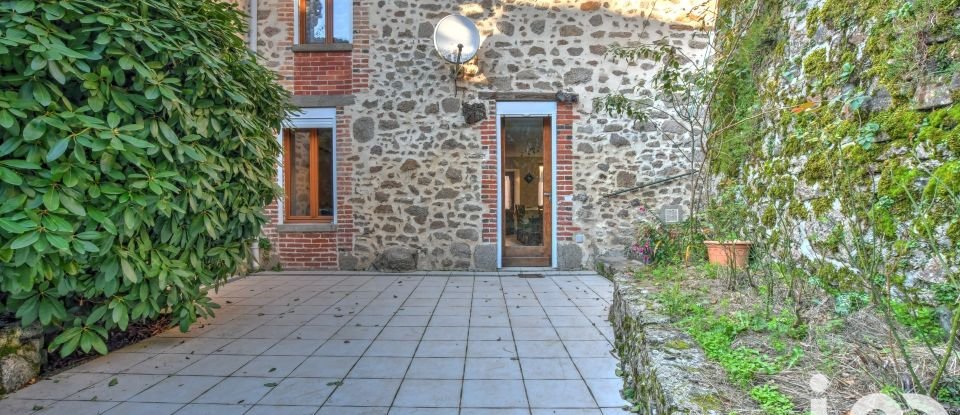 Maison de village 4 pièces de 62 m² à Bénévent-l'Abbaye (23210)