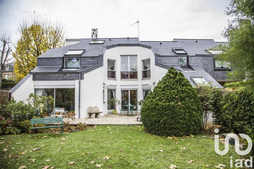 Architect house 7 rooms of 167 m² in Sceaux (92330)