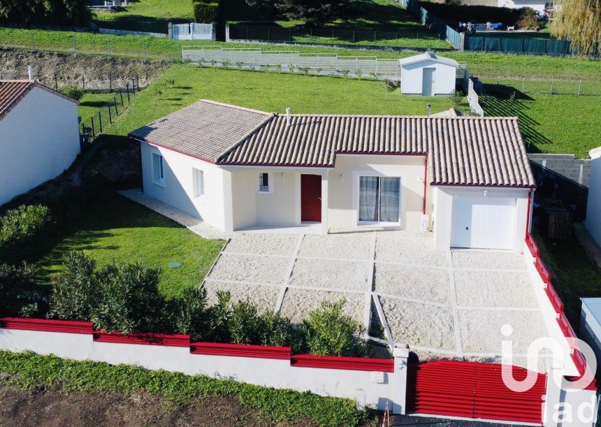 Maison 5 pièces de 90 m² à Val des Vignes (16250)