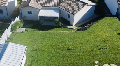 Maison 5 pièces de 90 m² à Val des Vignes (16250)