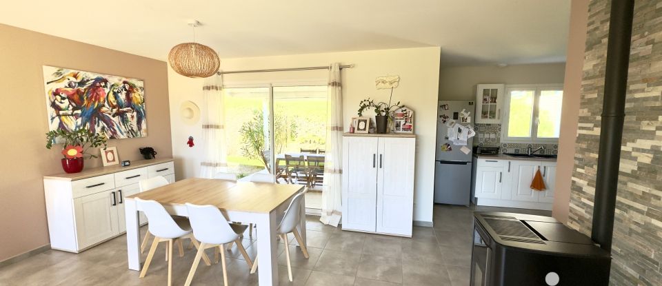 Maison 5 pièces de 90 m² à Val des Vignes (16250)