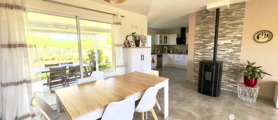 Maison 5 pièces de 90 m² à Val des Vignes (16250)