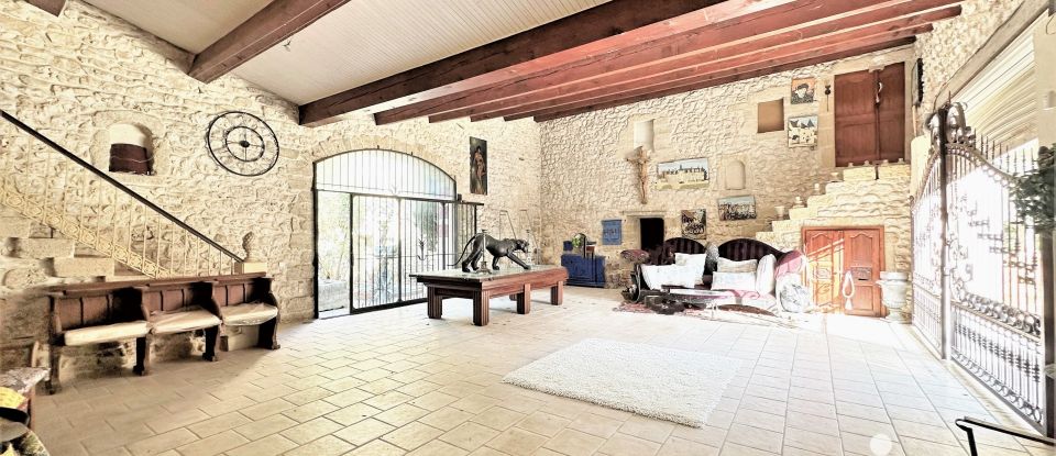 Mas 13 pièces de 326 m² à Uzès (30700)