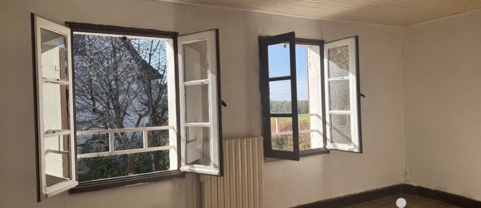 Traditional house 4 rooms of 90 m² in Vic-sur-Cère (15800)