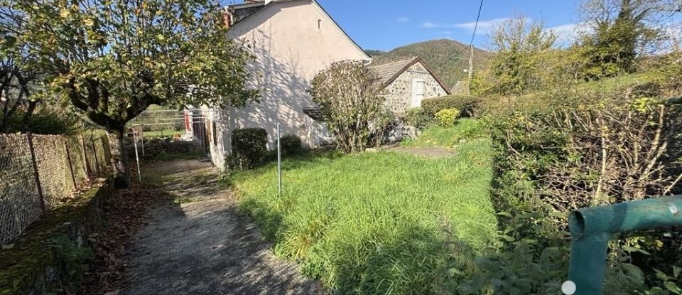 Traditional house 4 rooms of 90 m² in Vic-sur-Cère (15800)