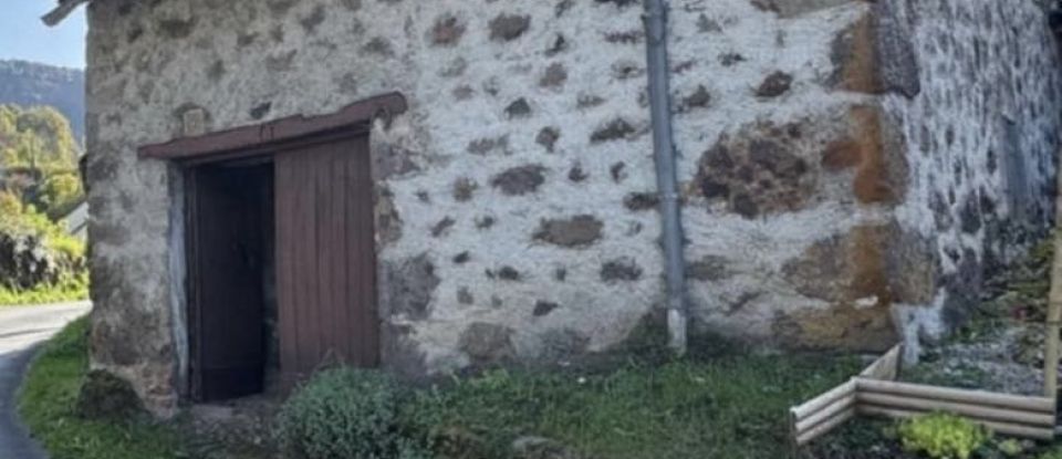 Traditional house 4 rooms of 90 m² in Vic-sur-Cère (15800)