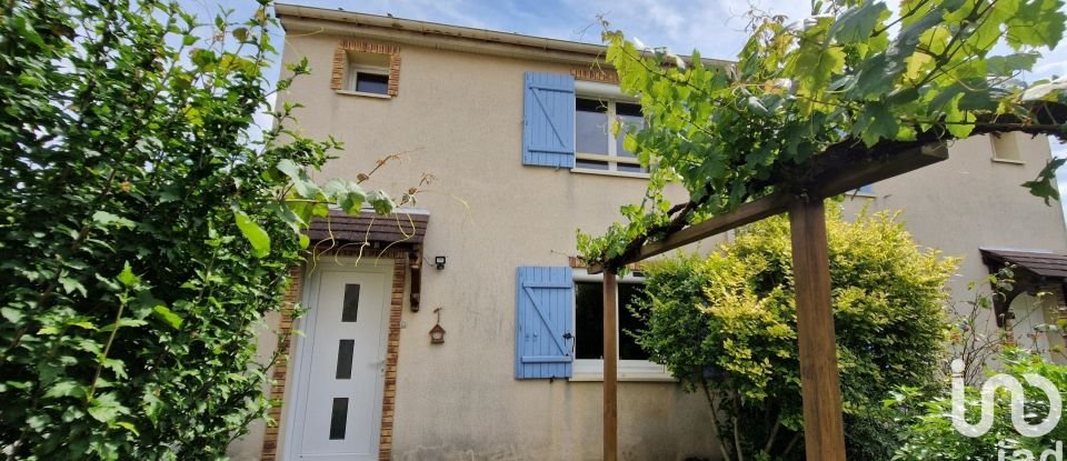 House 4 rooms of 75 m² in Savigny-le-Temple (77176)