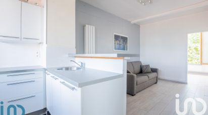 Apartment 2 rooms of 33 m² in Sainte-Geneviève-des-Bois (91700)