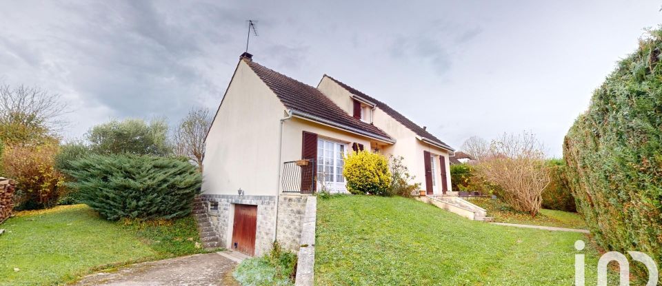 Traditional house 6 rooms of 120 m² in Vaux-le-Pénil (77000)