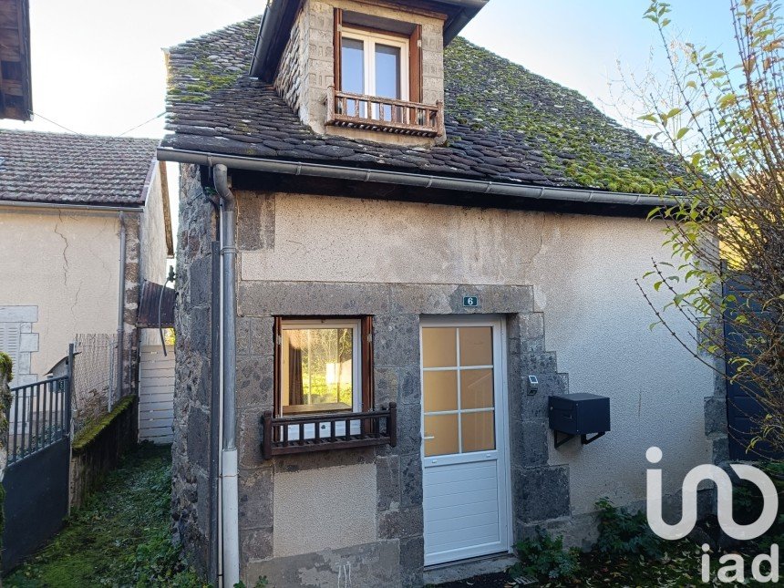 House 2 rooms of 51 m² in Saint-Martin-Valmeroux (15140)