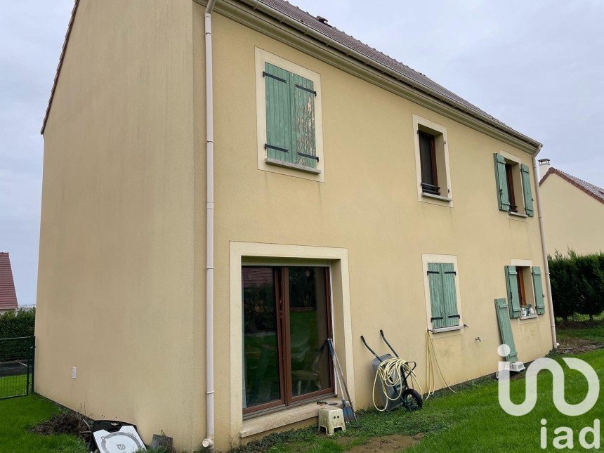 Traditional house 4 rooms of 110 m² in Longueil-Annel (60150)