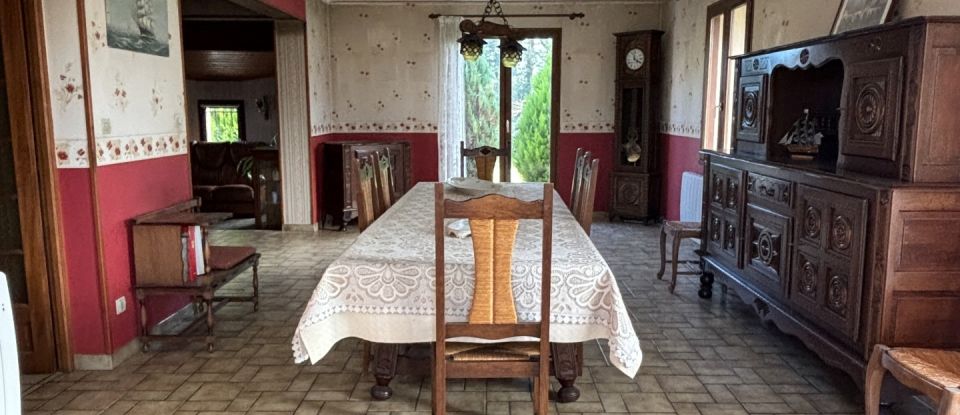 Traditional house 5 rooms of 130 m² in Chaniers (17610)