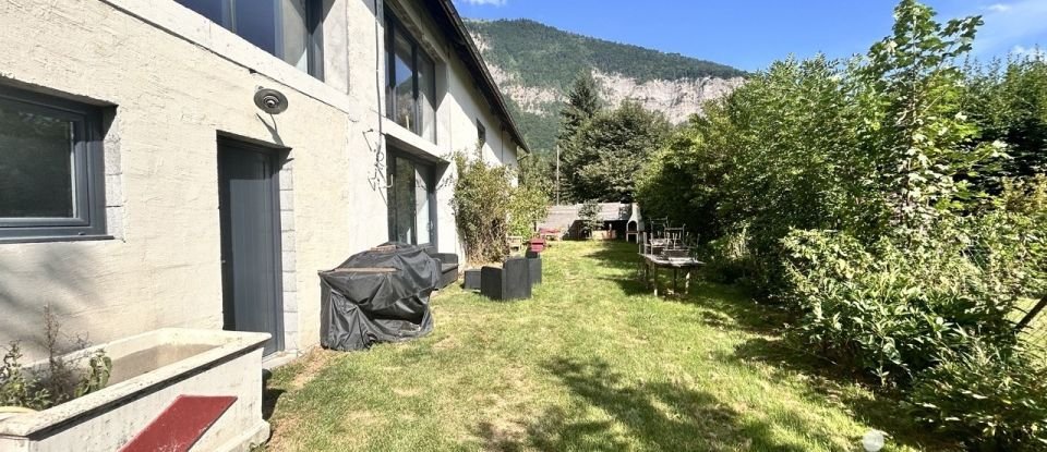 Longère 7 pièces de 235 m² à Le Bourg-d'Oisans (38520)