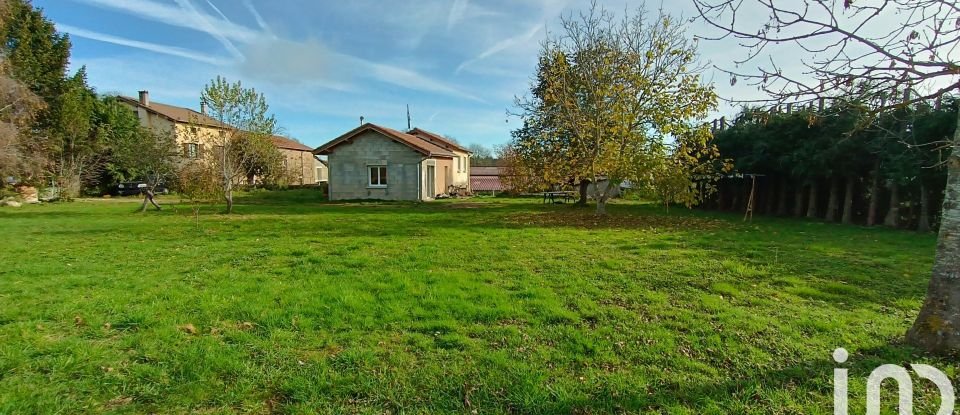 Village house 4 rooms of 77 m² in Chomelix (43500)