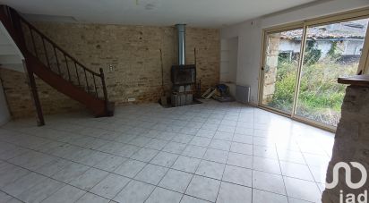 House 4 rooms of 96 m² in Saint-Sauvant (86600)