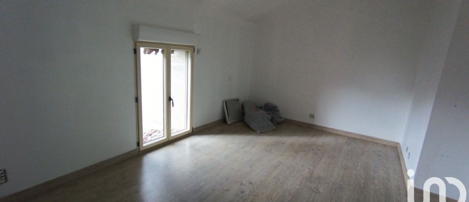 House 4 rooms of 96 m² in Saint-Sauvant (86600)