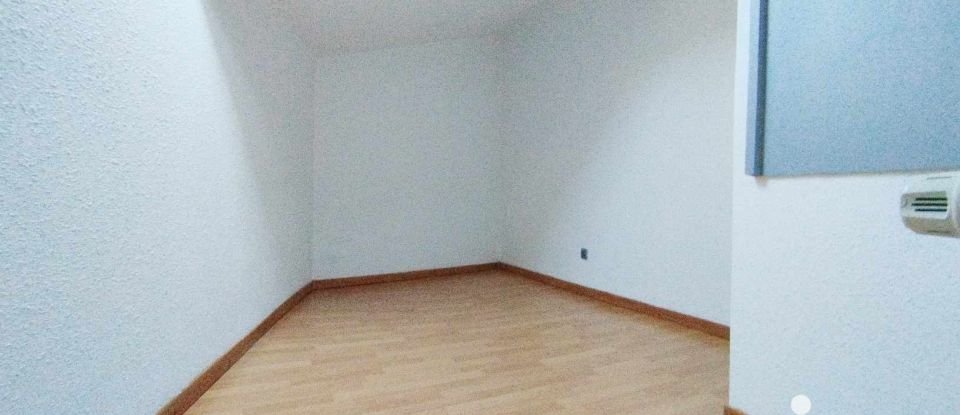 Town house 4 rooms of 60 m² in Combronde (63460)