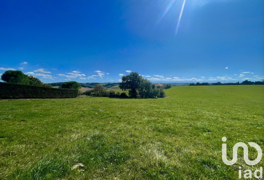 Land of 4,200 m² in Mirambeau (31230)