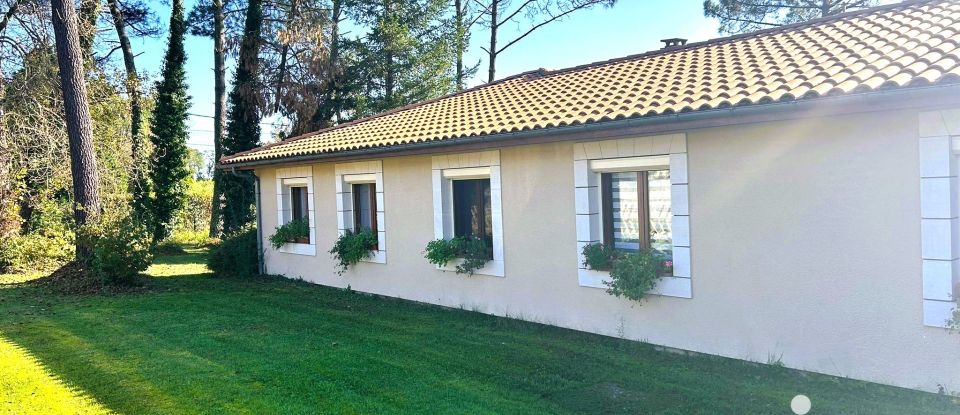 House 4 rooms of 157 m² in Saint-Morillon (33650)