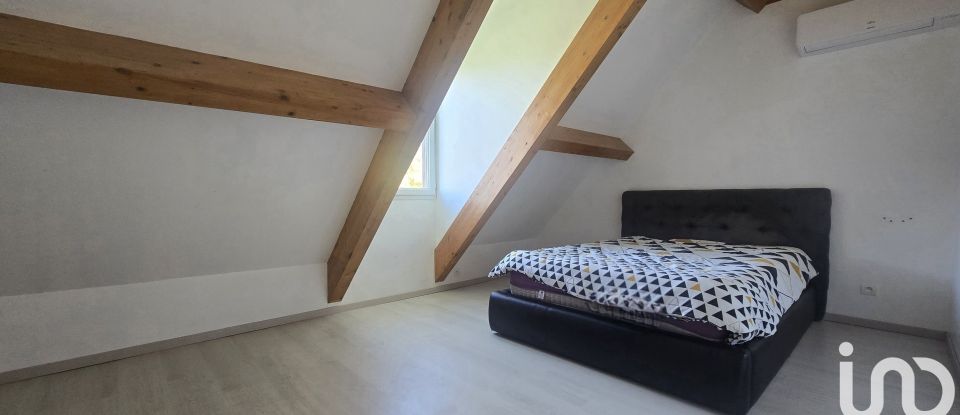 Maison traditionnelle 7 pièces de 278 m² à Cours-de-Pile (24520)