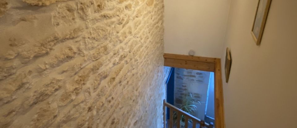 Maison traditionnelle 8 pièces de 177 m² à Torxé (17380)