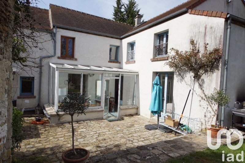 Maison 8 pièces de 166 m² à Orgeval (78630)